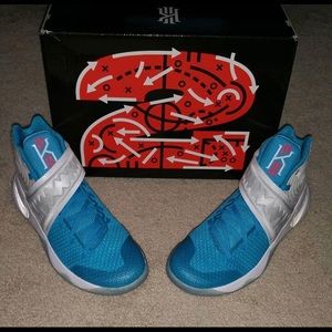 Kyries Irving 2 “Xmas”